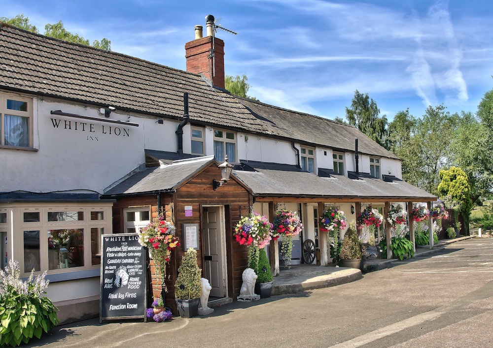 The White Lion Inn - carbon neutral hotel in Oakham