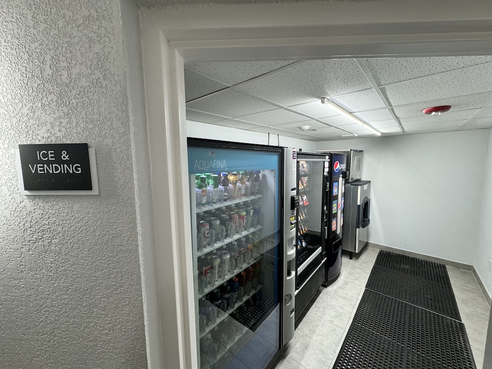 Motel 6 East Syracuse NY Airport - photo 36