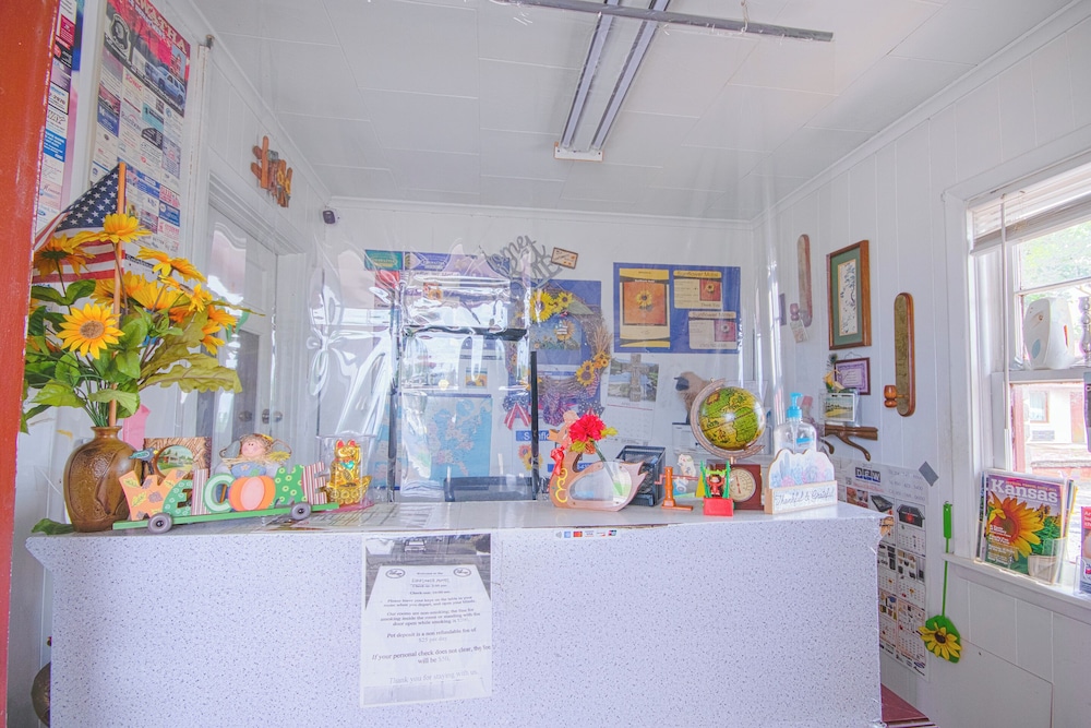 Sunflower Motel Hiawatha By OYO - photo 2