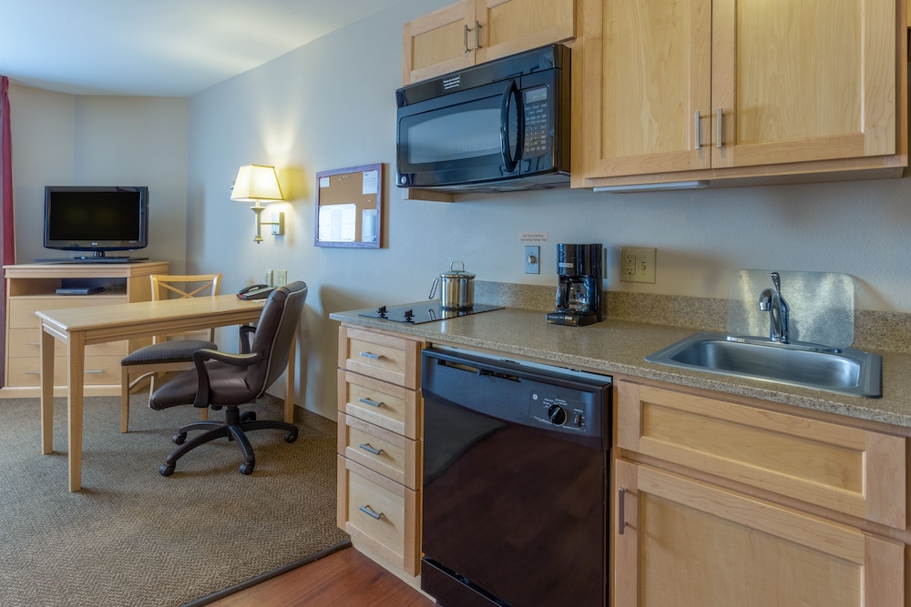 Candlewood Suites Minot an IHG Hotel - photo 3
