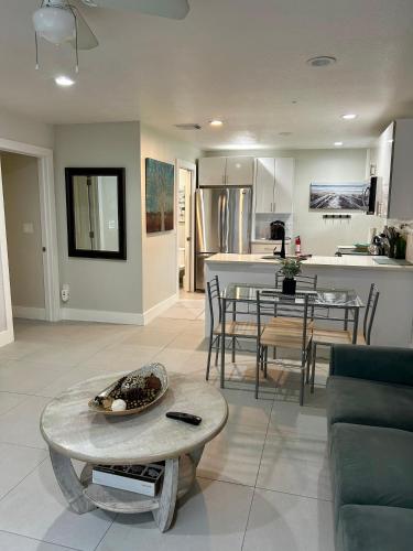 Close to everything Perfect basecamp for WPB — 4-Star Luxury Hotel in West Palm Beach, United States