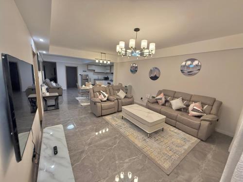 Spacious 3 bedroom apartment in Nairobi close to the Airport and SGR Terminus — 4-Star Luxury Hotel in Machakos, Kenya