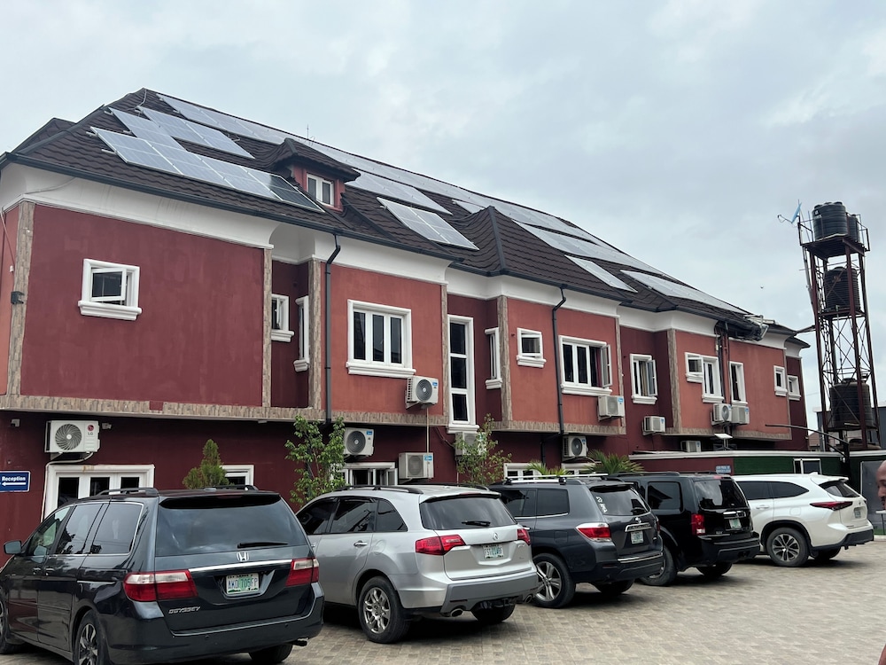 Ice Suites - carbon neutral hotel in Lagos