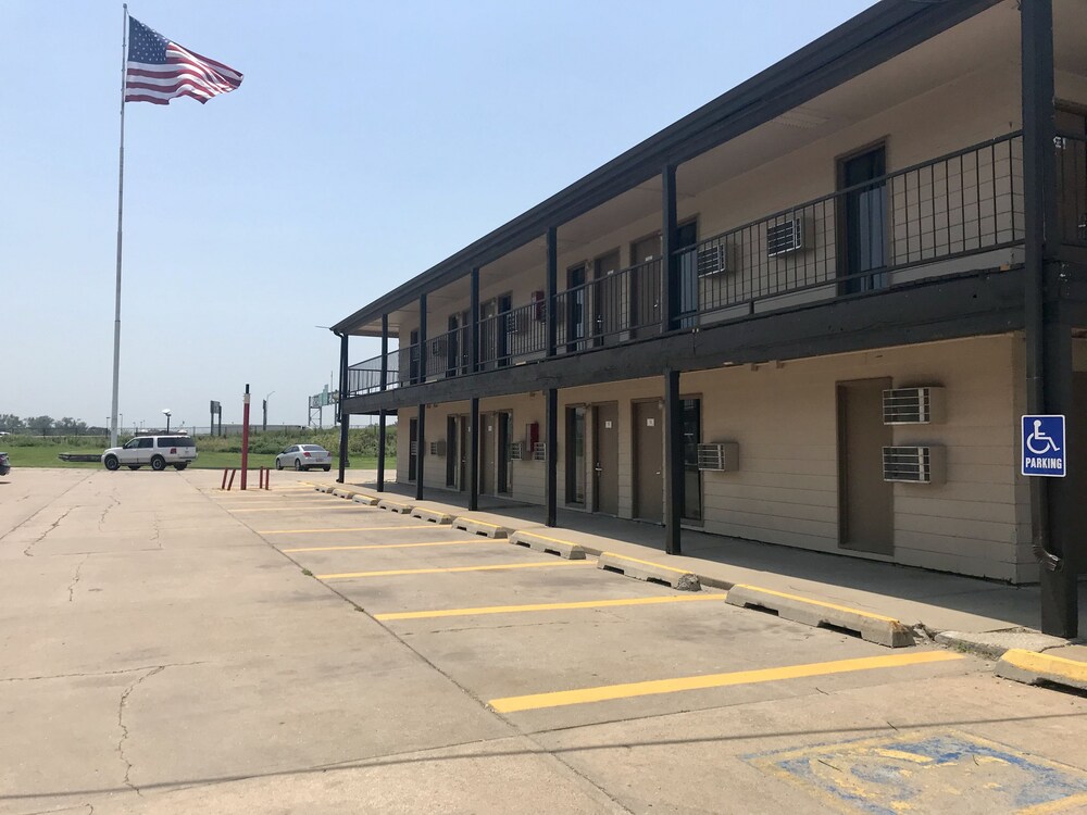 American Inn Council Bluffs - photo 25