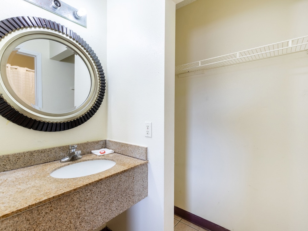 OYO Hotel San Antonio Lackland near Seaworld - photo 20