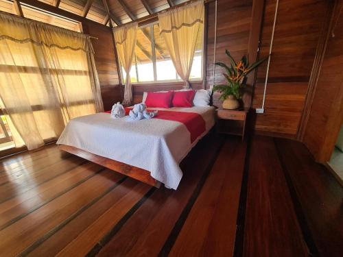 Hotel Delfin Real — Nuqui