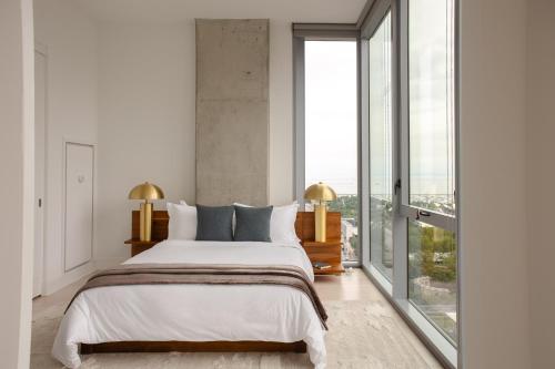 Premier Penthouses and Apartment with Captivating Views of Millennium Park — 4-Star Luxury Hotel in Chicago, United States