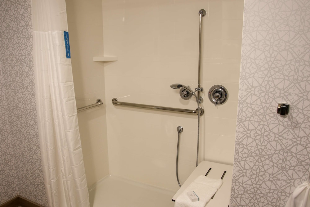 Hampton Inn & Suites Olean - photo 40