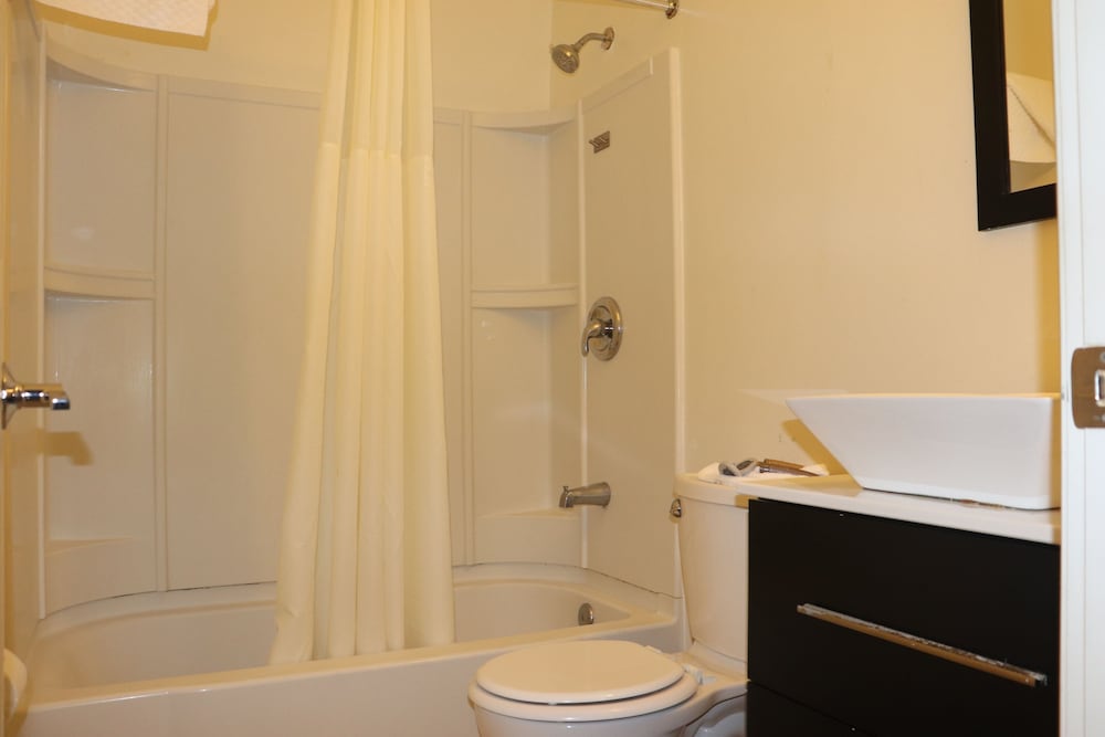 Curtis Inn & Suites - photo 34