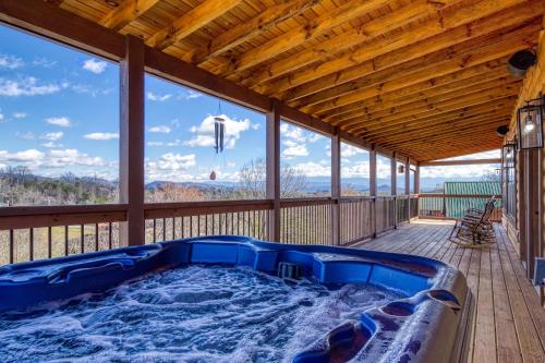 Cozy Cub Cabin — 4-Star Luxury Hotel in Sevierville, United States