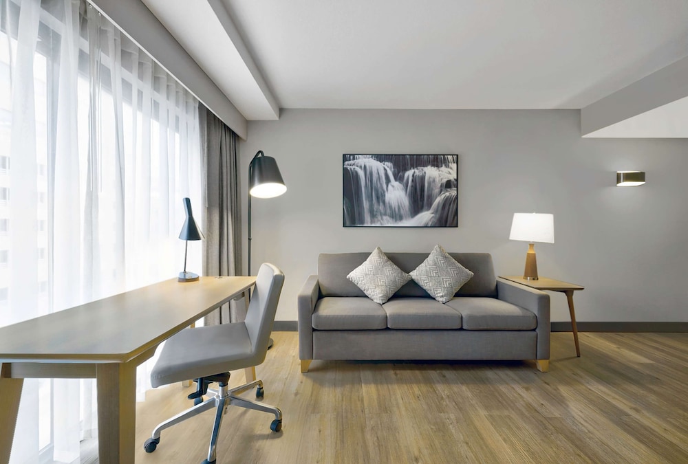 DoubleTree by Hilton Davenport - photo 12