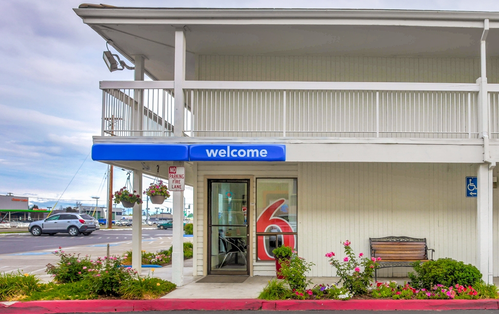 Motel 6 Medford OR North - photo 2