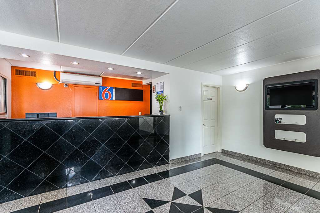 Motel 6 Cleveland TX - photo 25