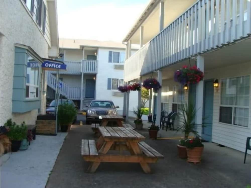 Hillcrest Inn - photo 80