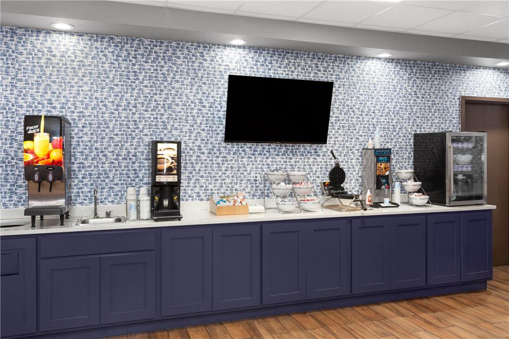 AmericInn & Suites By Wyndham Baraboo Event Center - photo 29