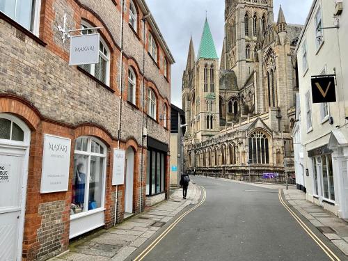 8 St Marys Private Double Ensuite Room Room Only Truro in Truro, United Kingdom