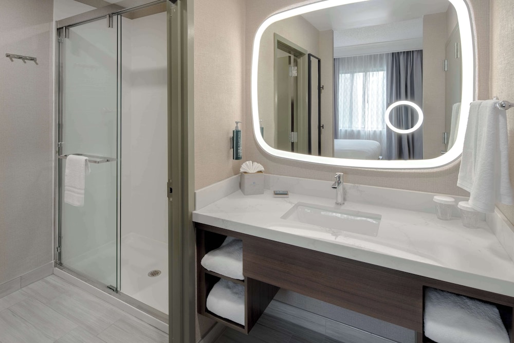 DoubleTree Suites by Hilton Hotel Mt. Laurel - photo 24