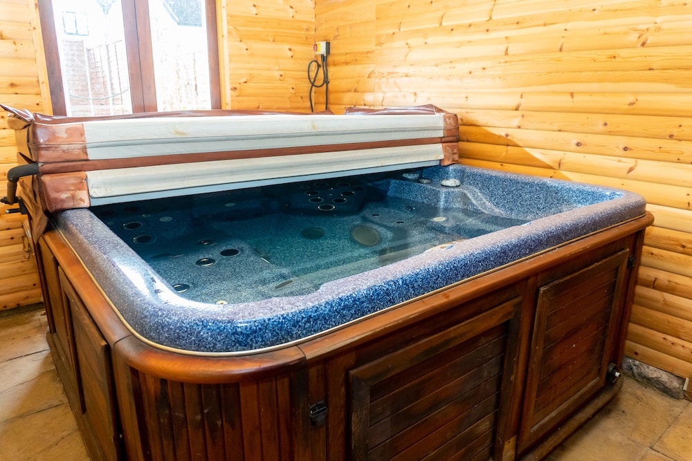 2 Pound cottage — 4-Star Luxury Hotel in Gloucester, United Kingdom