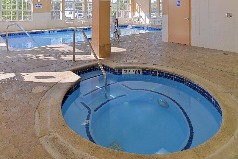 Holiday Inn Express Hotel & Suites Southfield Detroit - photo 32
