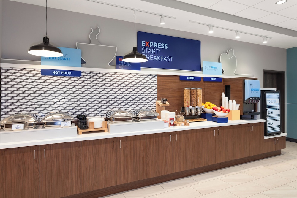 Holiday Inn Express & Suites Reedsburg Dells Area by IHG - photo 50