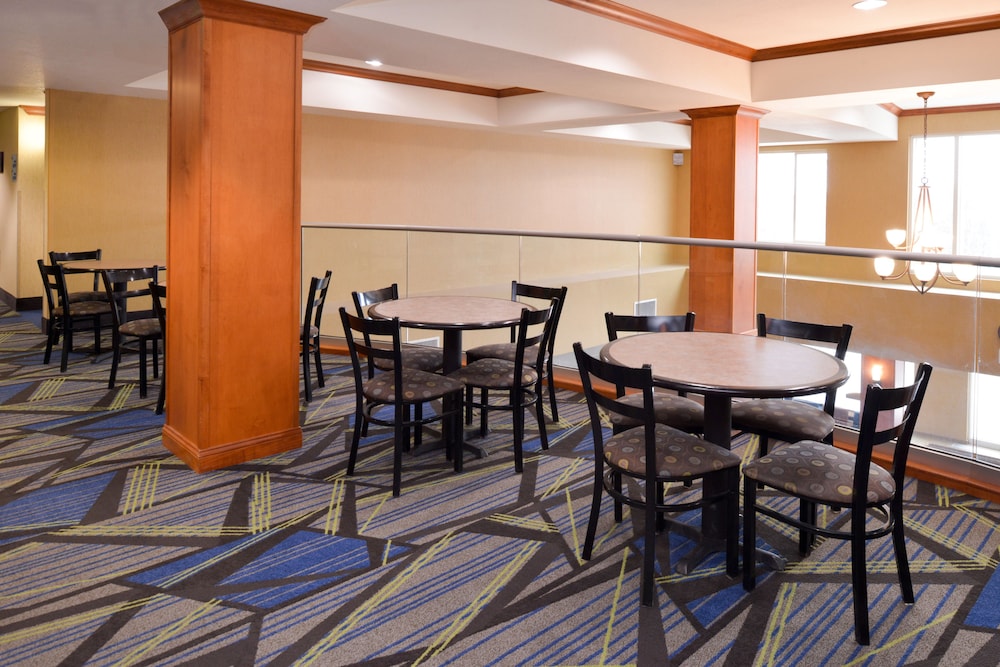 Holiday Inn Express & Suites Nampa Idaho Center by IHG - photo 24