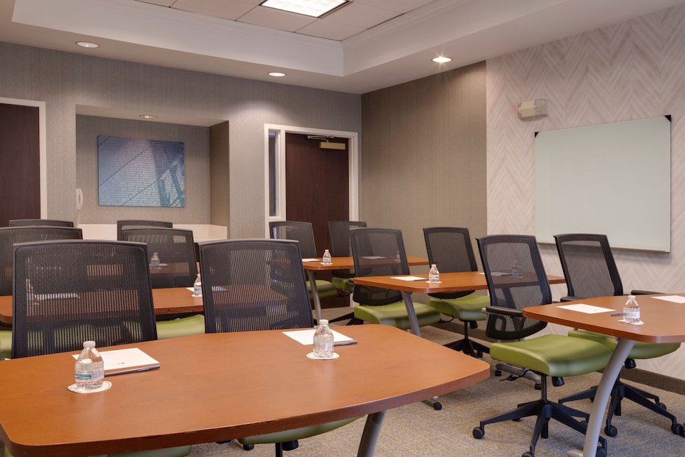 SpringHill Suites by Marriott Newark Liberty International - photo 30