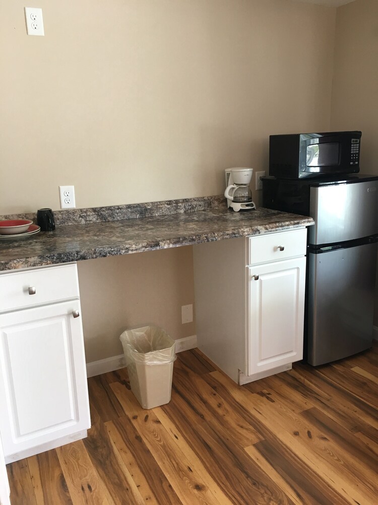 Emerald Isle Motel - photo 10