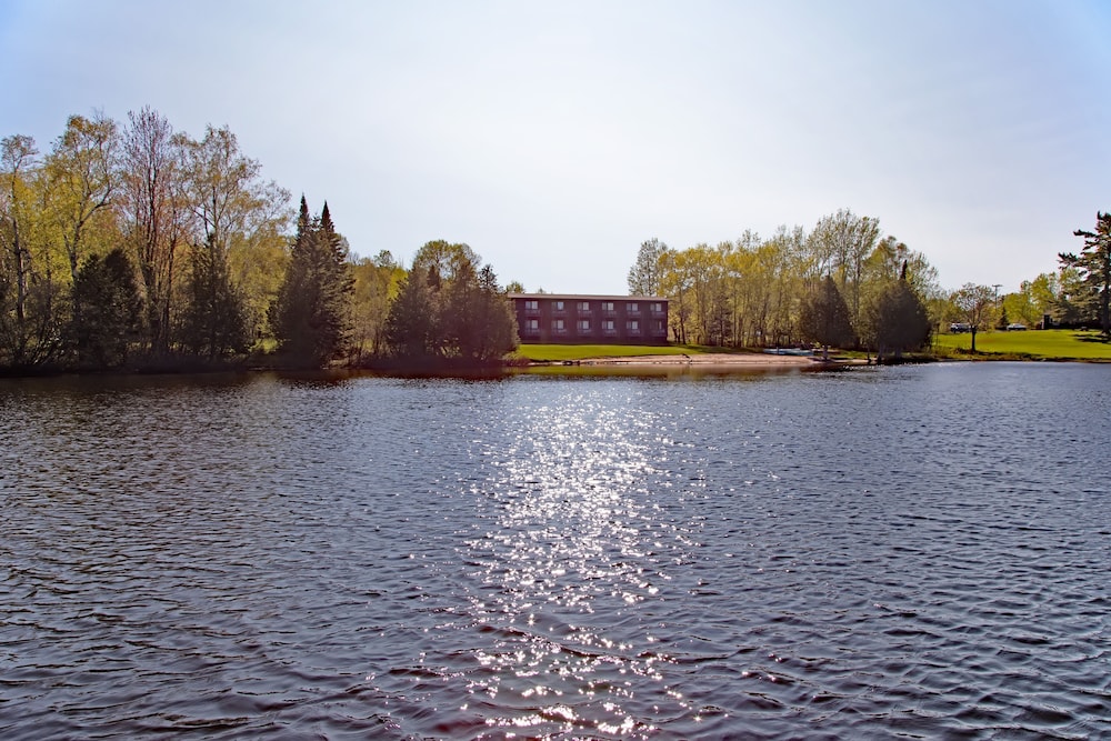 Lake Fanny Hooe Resort 2 Bed With Balcony #12 1 Bedroom Hotel Room by RedAwning - photo 26