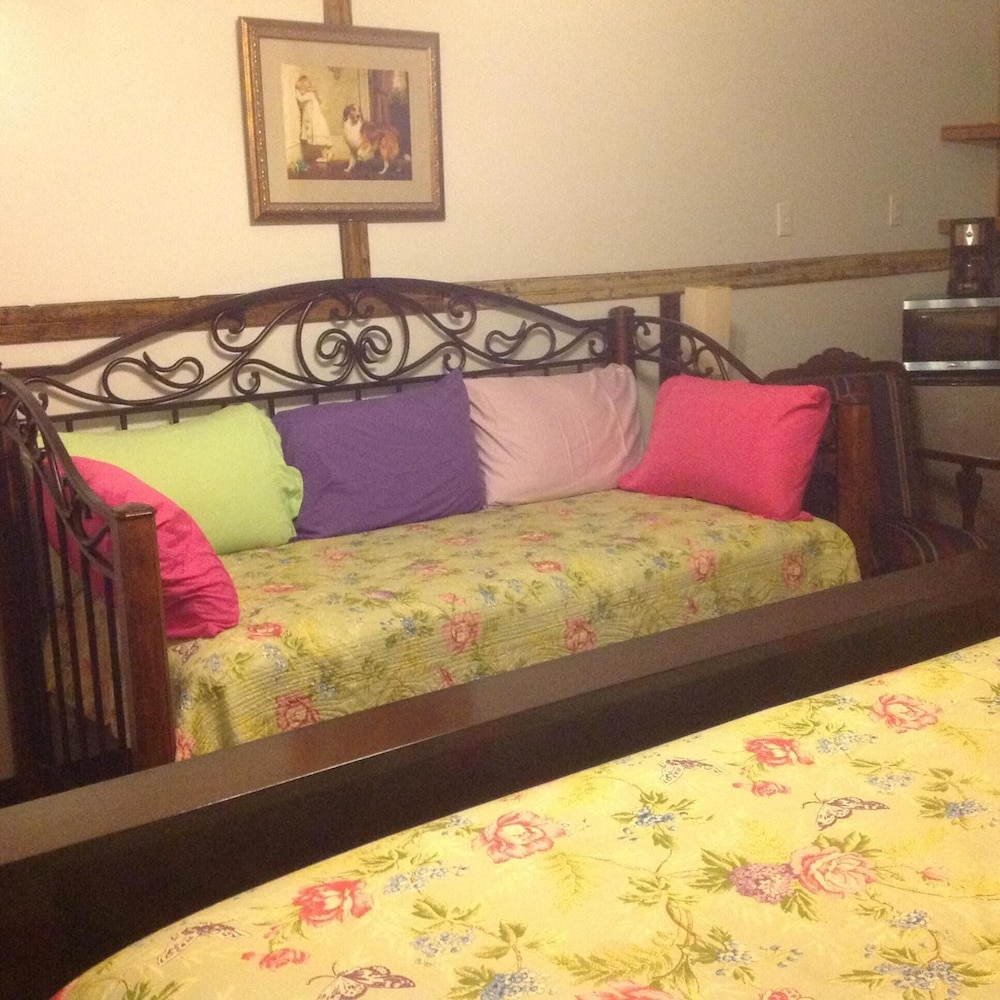 The Main Street Hotel - photo 13