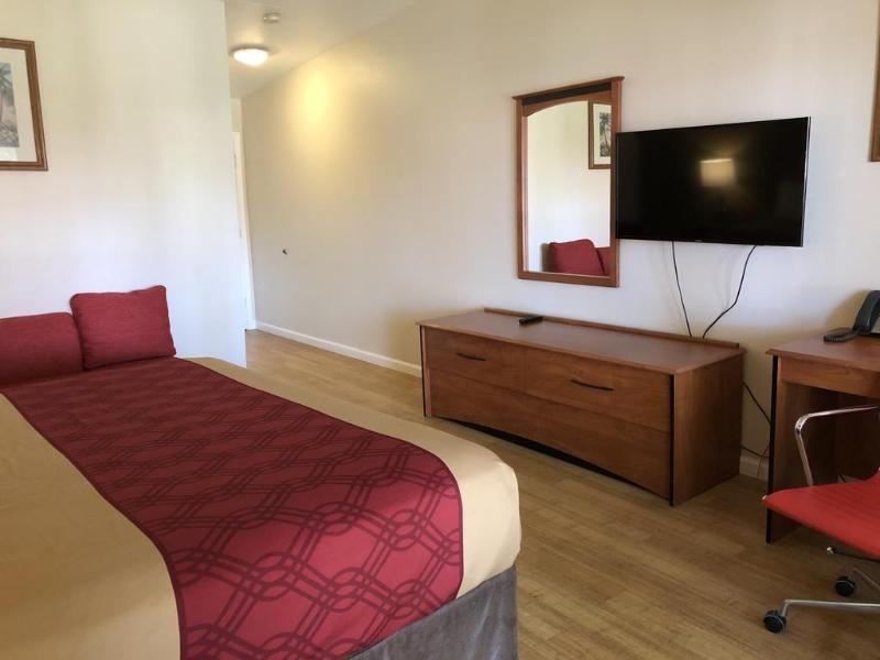 Econo Lodge Inn & Suites Oakland Airport - photo 15