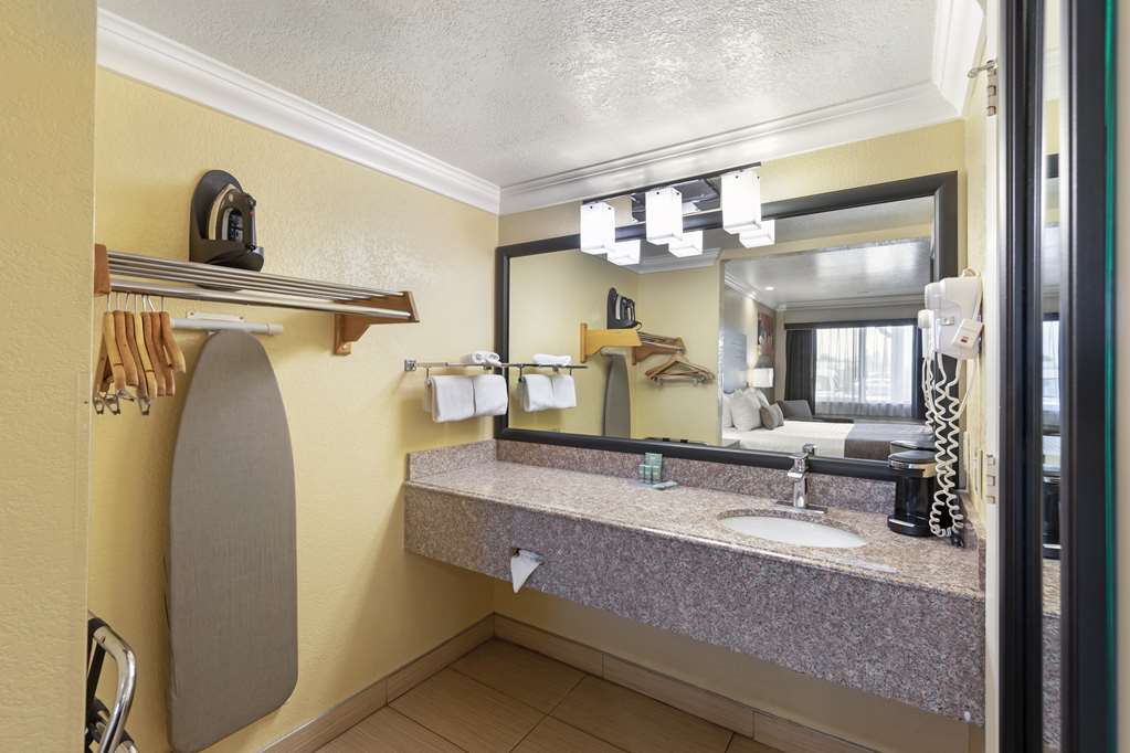 Best Western Hanford Inn - photo 34