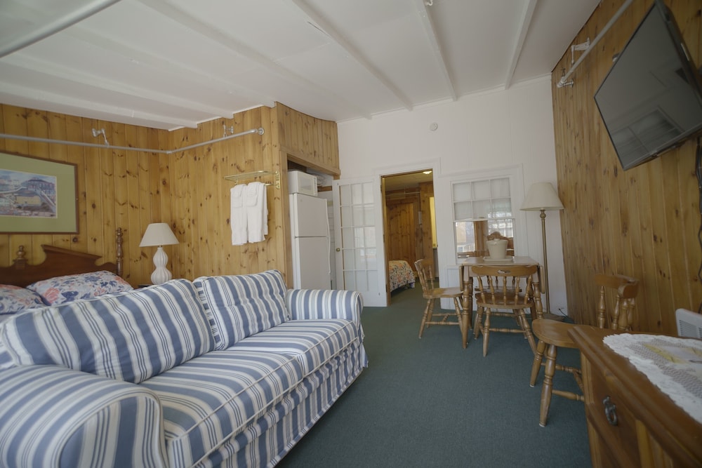 Betty Doon Hotel - photo 107