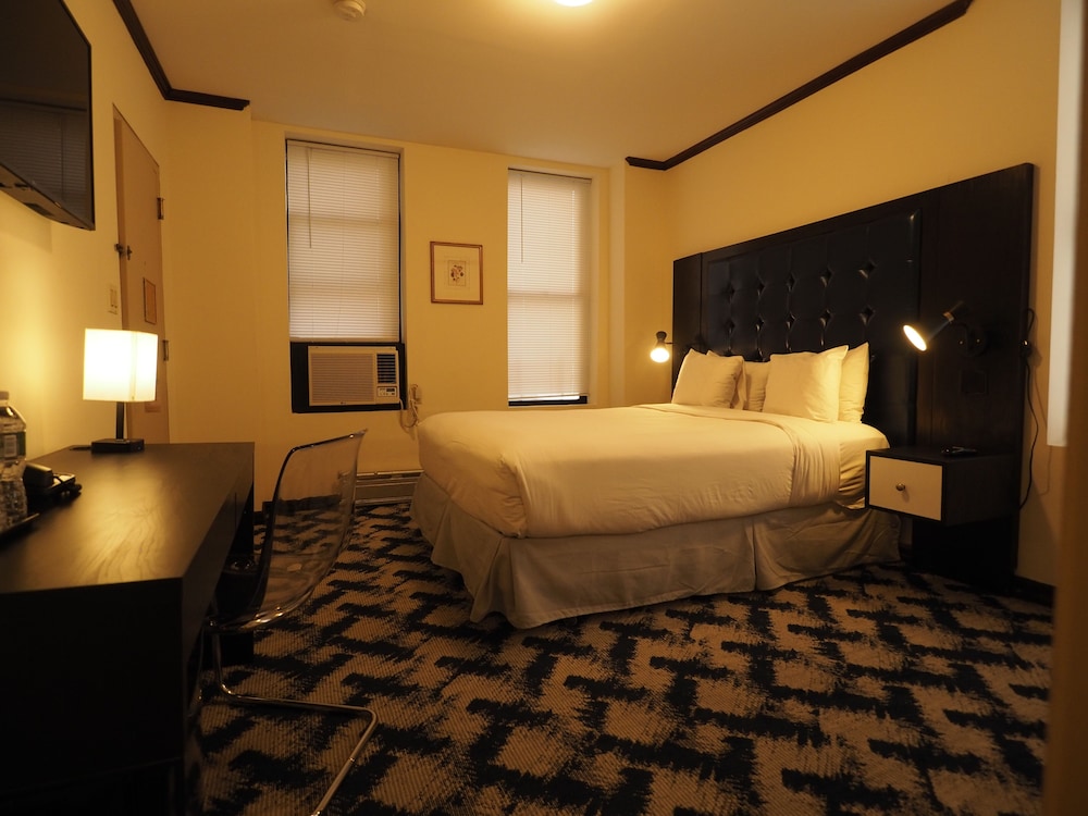 Night Hotel Broadway - photo 34