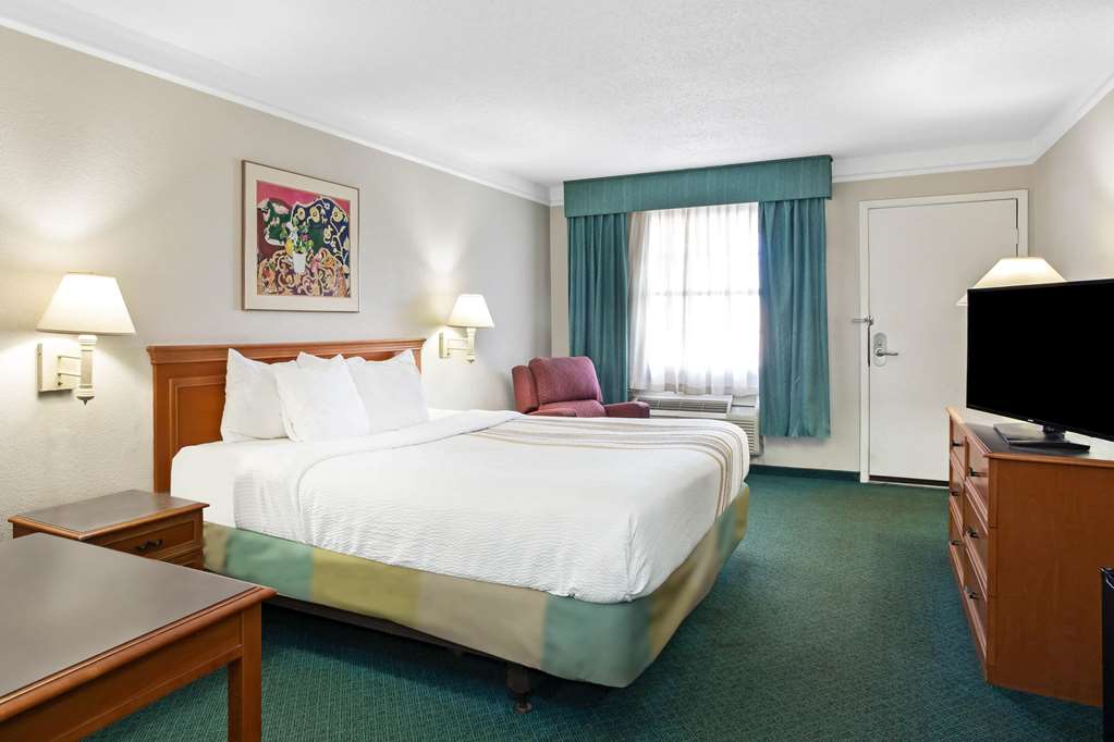 Baymont by Wyndham Fort Stockton - photo 9