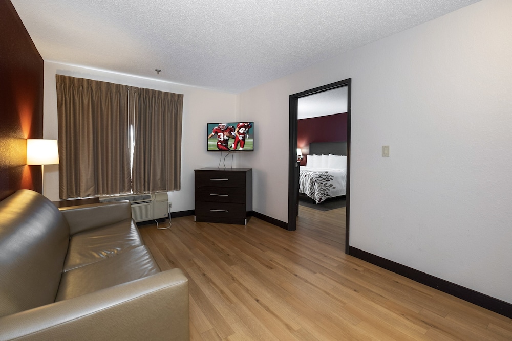 Red Roof Inn & Suites Dover Downtown - photo 25