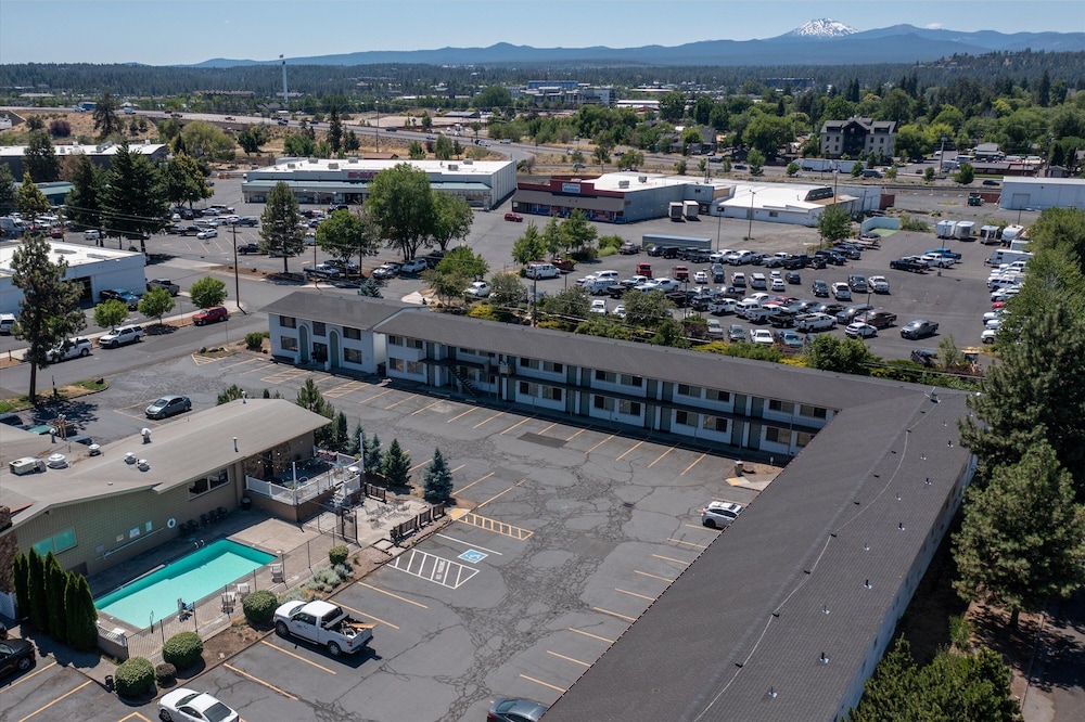 Bend Inn & Suites - photo 26
