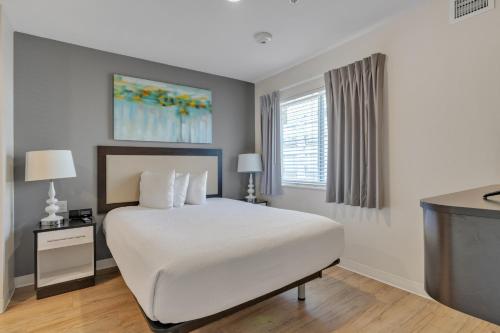 Simplicity At the Rim 1321 I Comfy 2 Bed 2 Bath — 4-Star Luxury Hotel in San Antonio, United States
