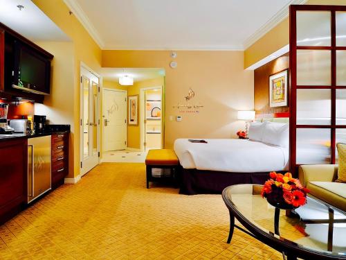 Amalz 2 Bedroom 3 Bathroom Balcony Suites at Mgm Signature