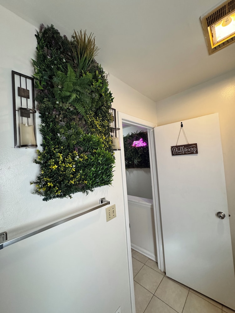 Downtown Loft Close to Topgolf Horseshoe Casino UM Baltimore - photo 34