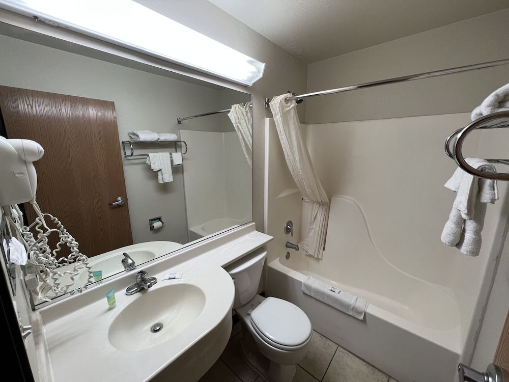 Americas Best Value Inn & Suites Ada - photo 14