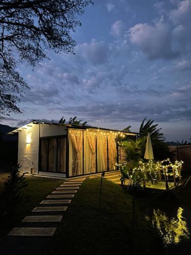 Ziwa Ecohotel Roldanillo Valle Cabaña Lewa in Roldanillo, Colombia