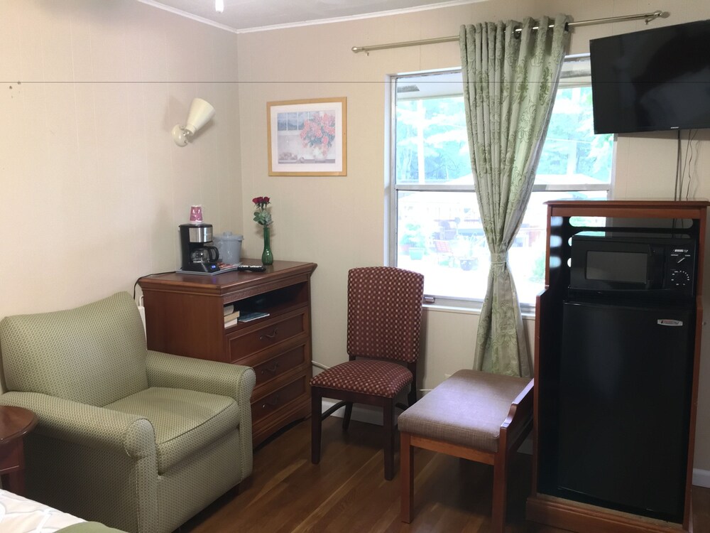 CedarWood Inn - photo 24