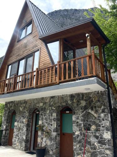 Guesthouse Te Pjerini Selcë Cem — 4-Star Luxury Hotel in Shkoder, Albania