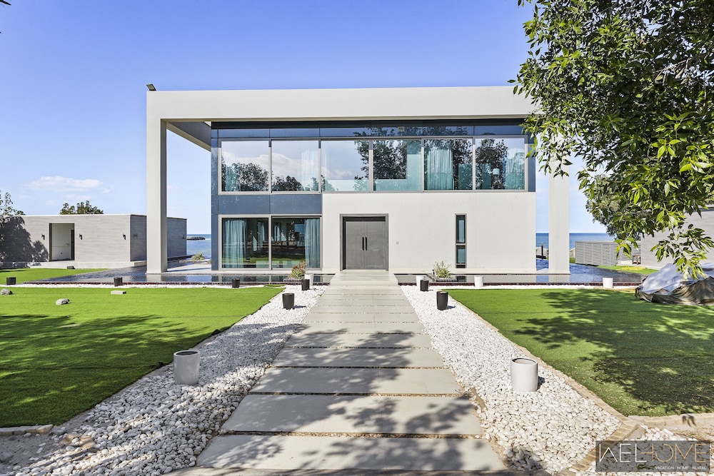 WelHome Extraordinary Giant Water Villa on Nurai Island — 5-Star Luxury Hotel in Abu Dhabi, United Arab Emirates