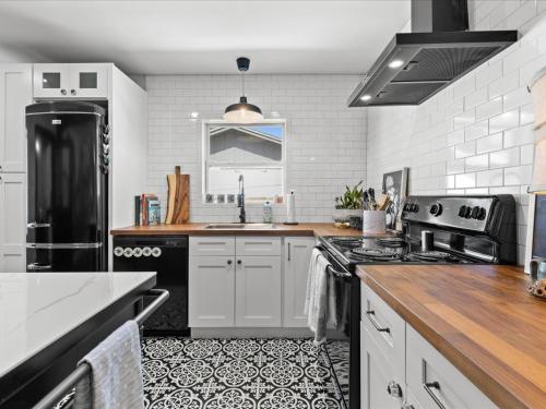 Luxury Pet Friendly Farmhouse Bungalow Downtown Tampa — 4-Star Luxury Hotel in Tampa, United States