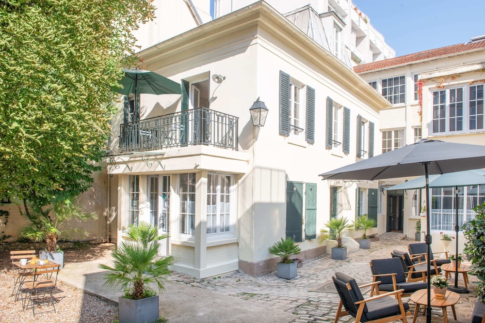 Helzear Montparnasse Suites