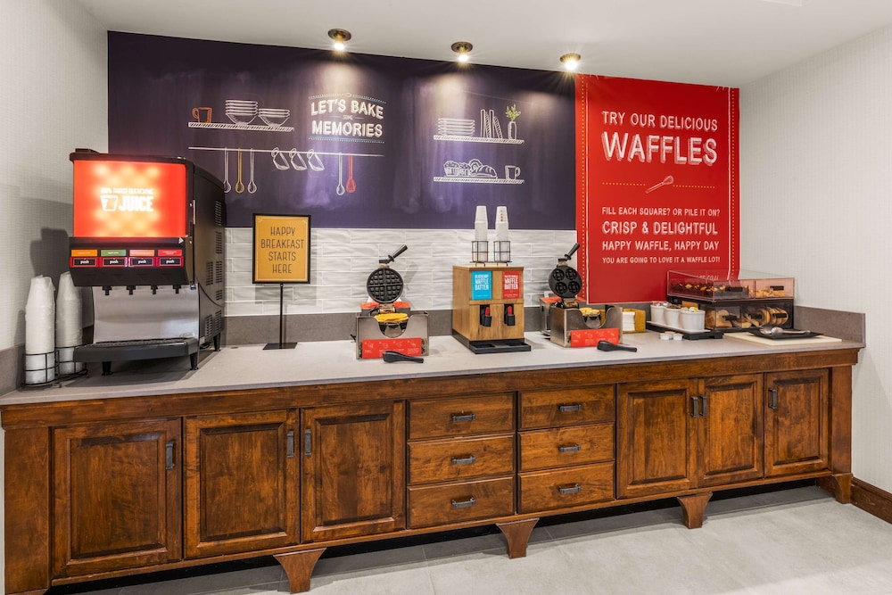Hampton Inn & Suites Fairbanks - photo 25