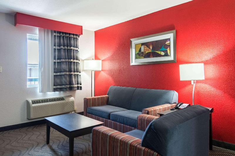 Clarion Inn & Suites Russellville I 40 - photo 29