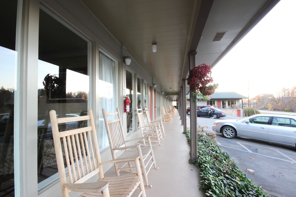 Townsend Gateway Inn - photo 32