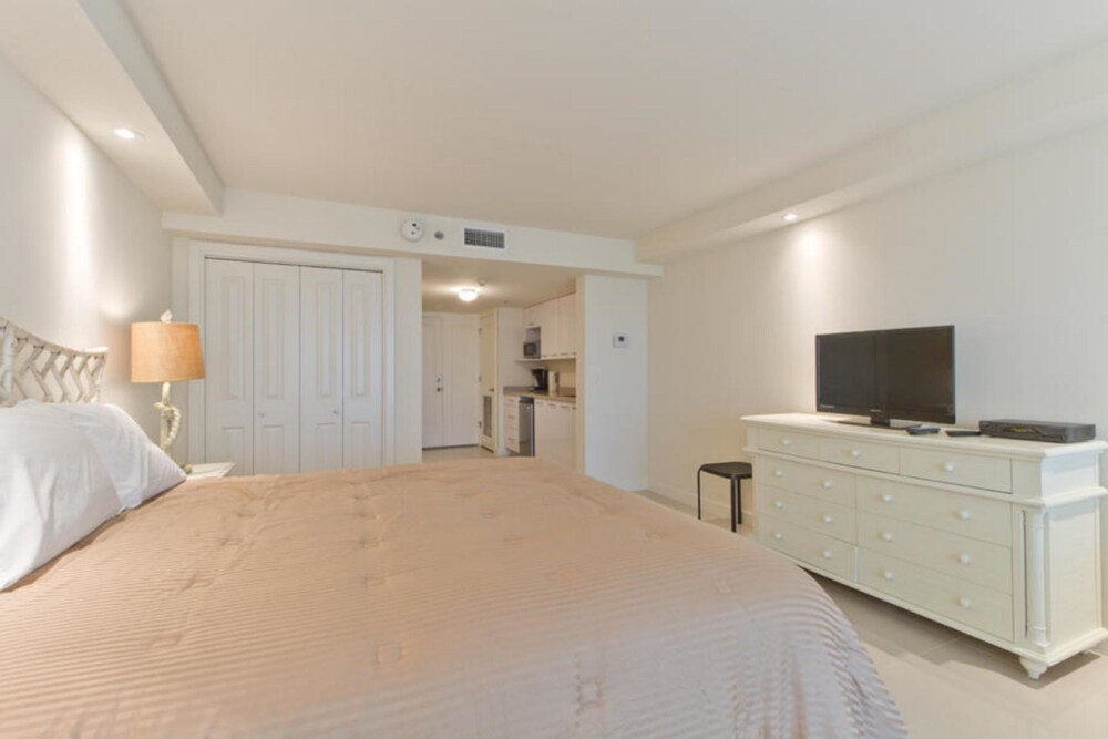 Solare Tower Condominium 405a - photo 6